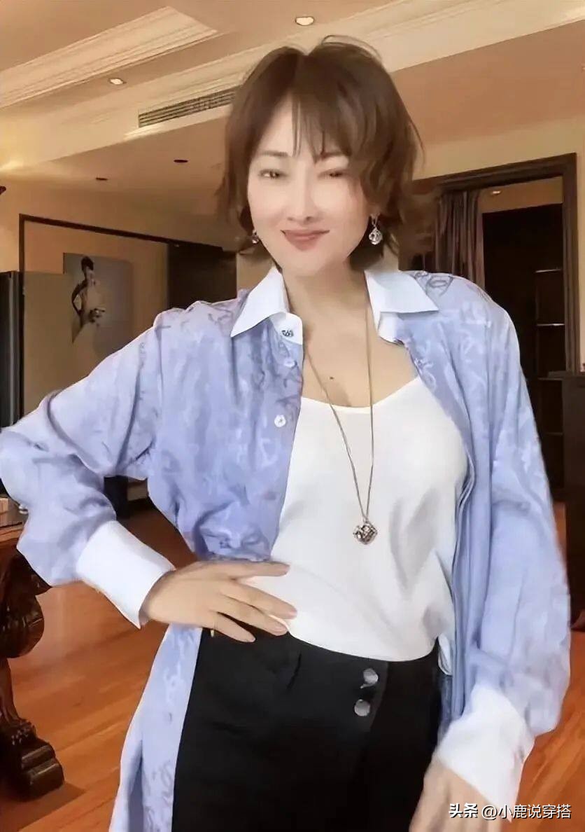 Niu Li wears a 20,000 shirt and dances hotly in a mansion. She is 49 ...