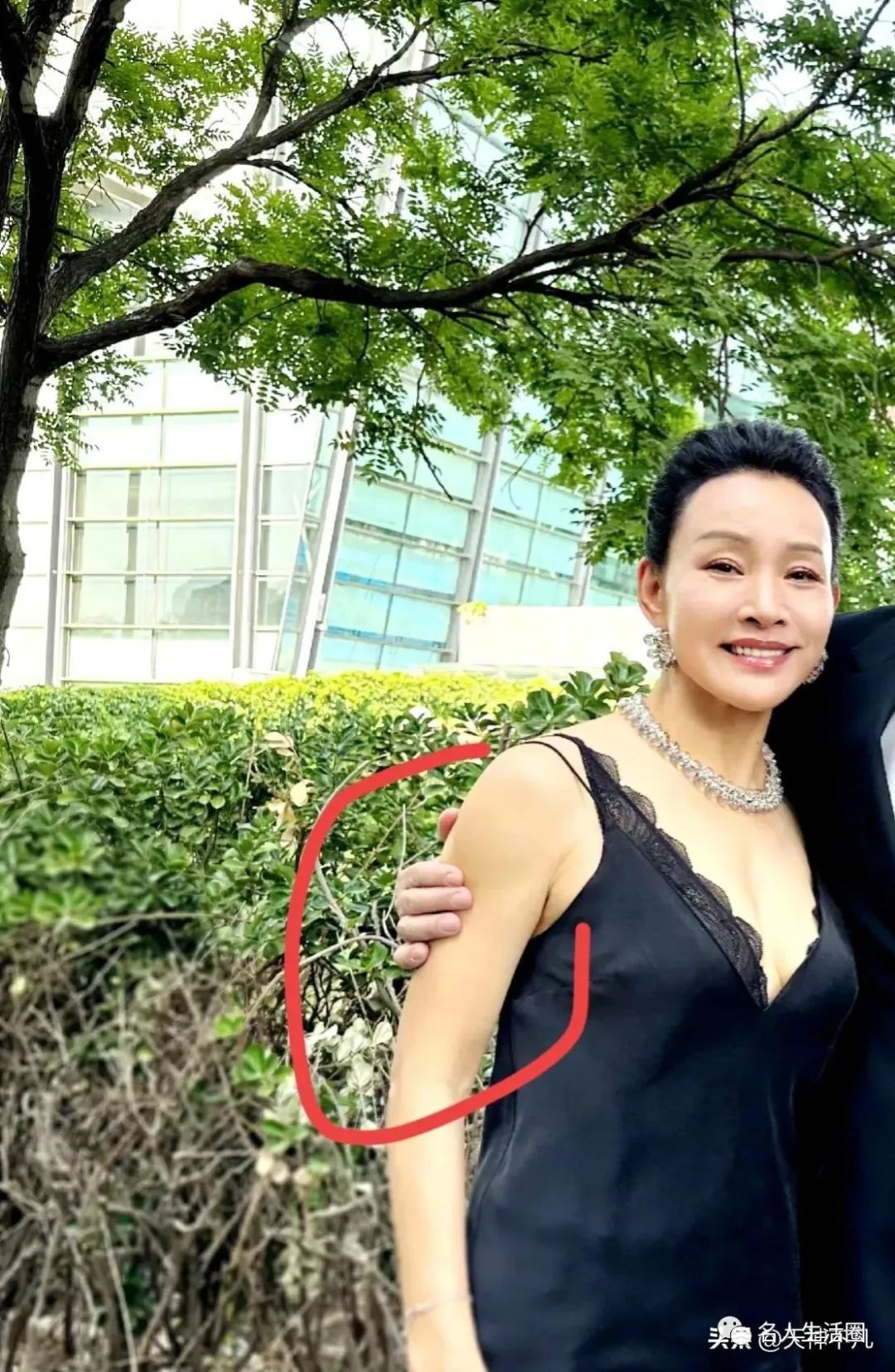 Too close, Tang Guoqiang hugged Liu Xiaoqing and Chen Chong, reunited ...