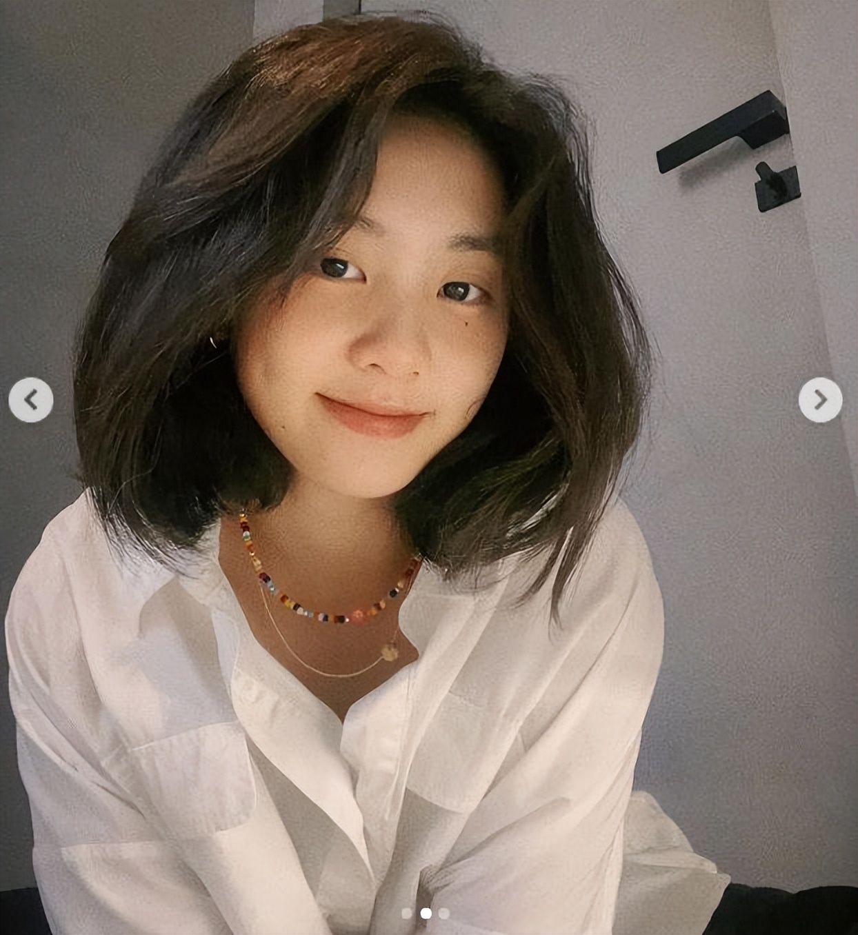 Huang Duoduo and Li Yan shared selfies on the same day. They are both ...