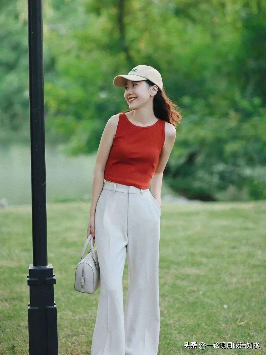 The 4 most popular outfits this year, fashionable and advanced iNEWS