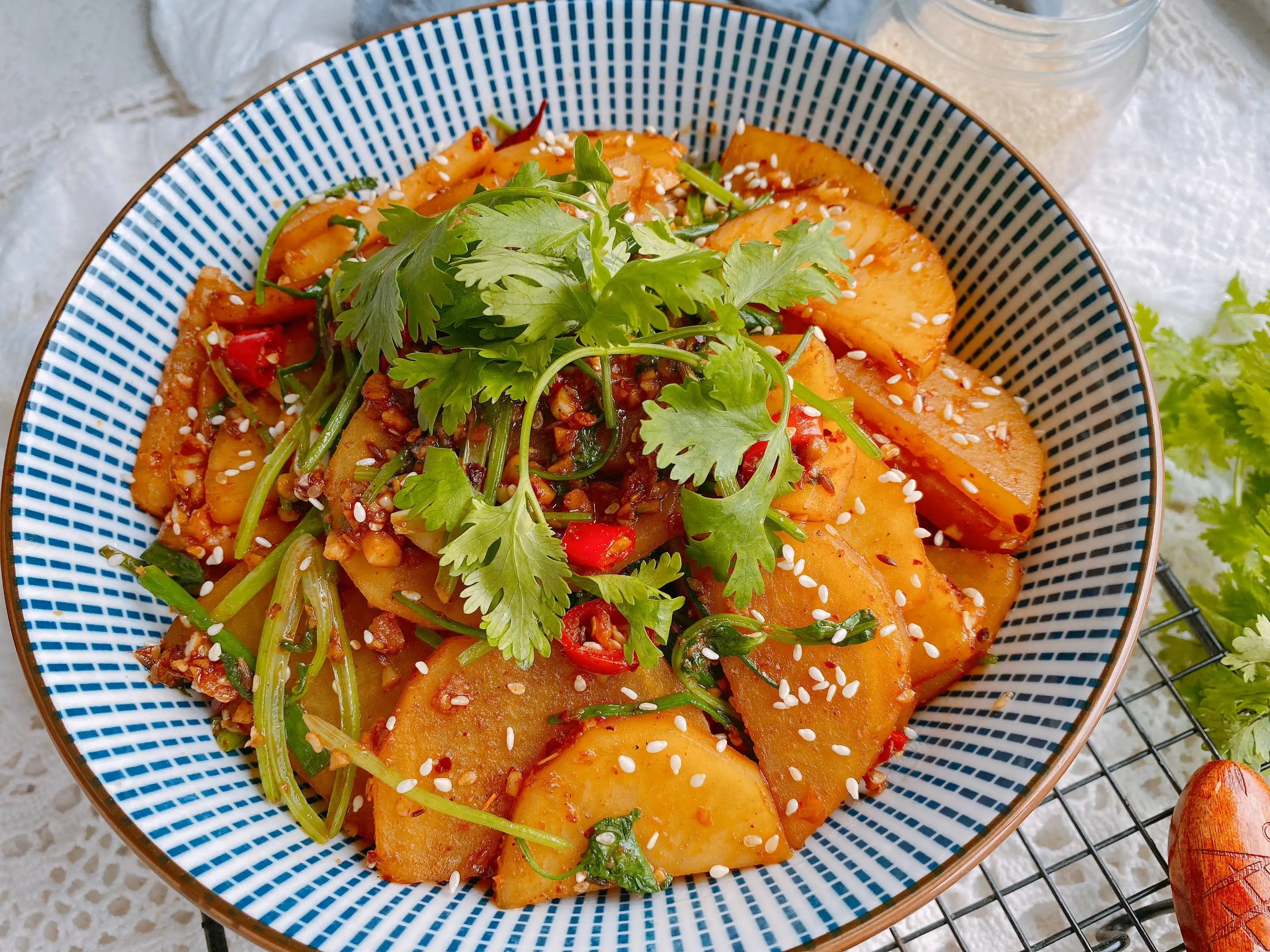 Teach you nutritious and delicious cold and hot and sour potato chips