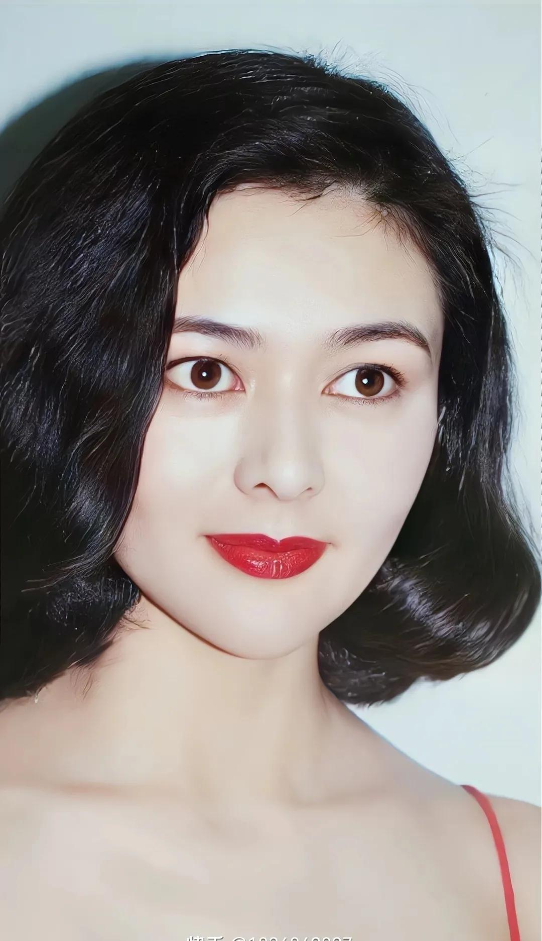 Star wallpaper (98) Rosamund Kwan - iNEWS