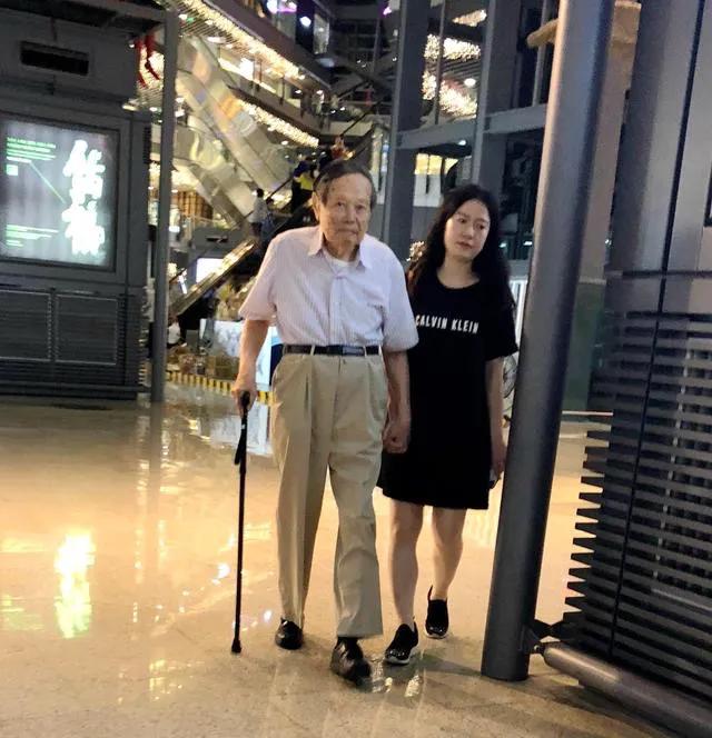 Yang Zhenning Celebrates His 100th Birthday And His 54 Year Old Wife