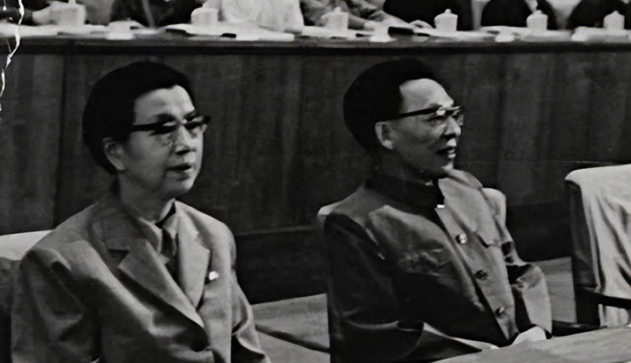江青自稱會「相面術」,她頭一回被江青撞見,就被誣陷為特務 - 頭條匯