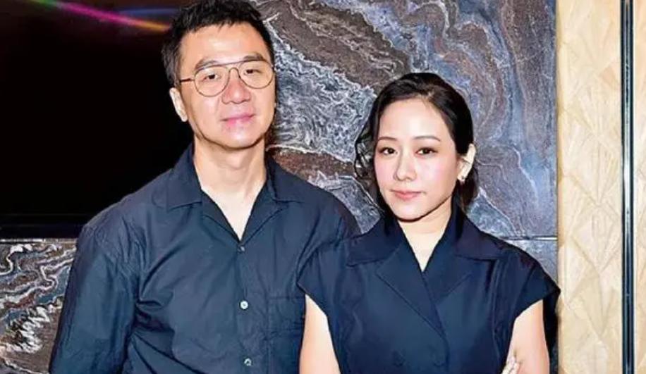 44-year-old Lin Jiaxin officially announced her divorce in the early ...