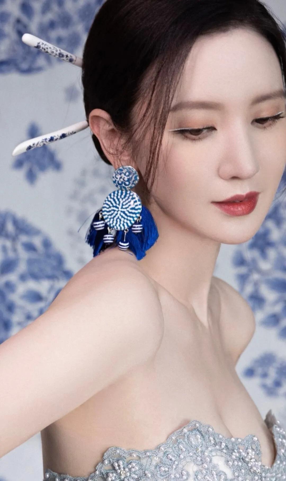 Zhang Meng (Alina Zhang) was born on March 6, 1981 in Heping District, Tian...