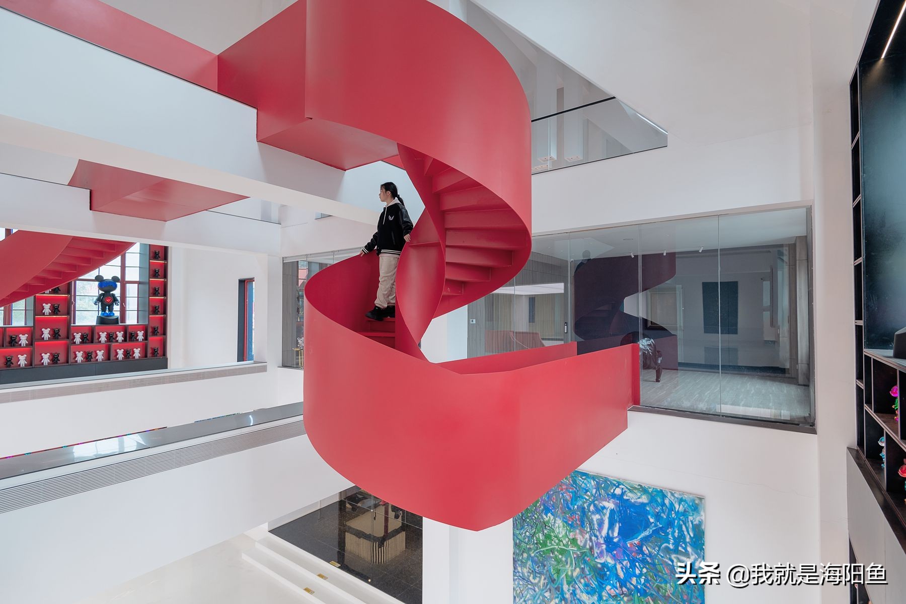 The red ribbon spiral staircase at the Young Museum is really beautiful ...