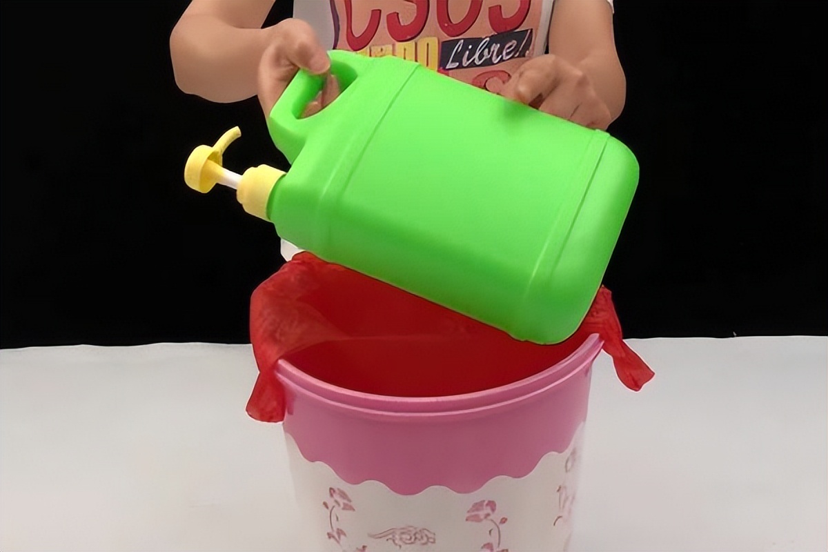 Putting a bottle of dish soap on the trash can is really practical and