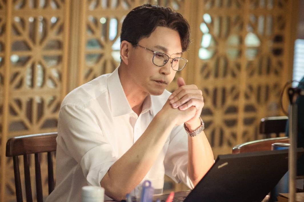 a-poster-of-gen-z-hints-at-the-ending-of-the-5-people-sun-toutou-is