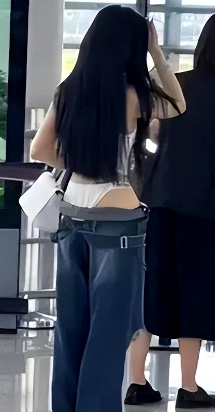 Freedom to dress? Monsters and monsters on the street, exaggerated ...