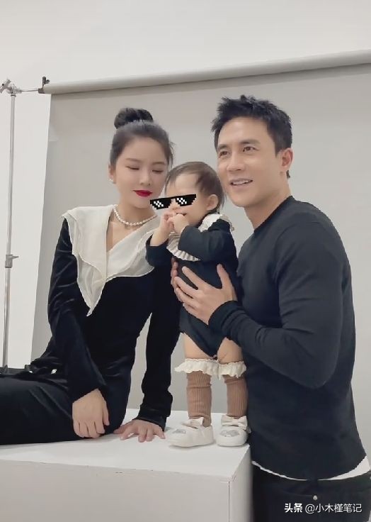 Du Chun's family of three took a family photo. Wang Can was praised for ...