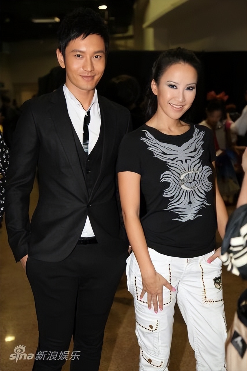 Intimate photos of Coco Lee and her friends Andy Lau, Huang Xiaoming