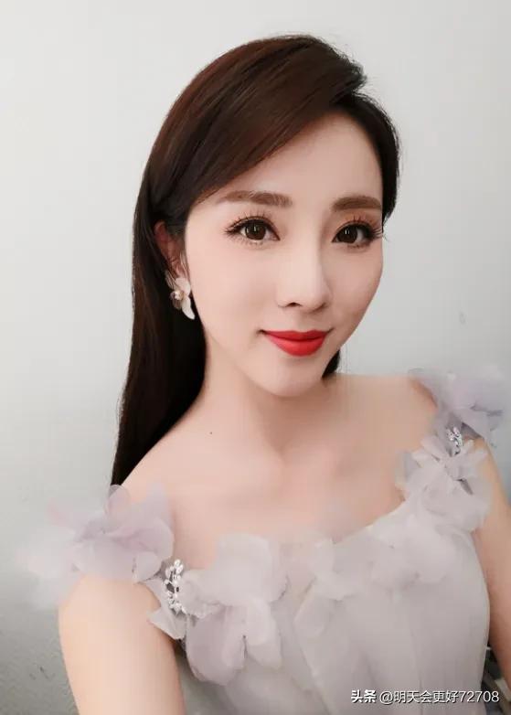 The Most Beautiful Cctv Goddess: Li Sisi - Imedia