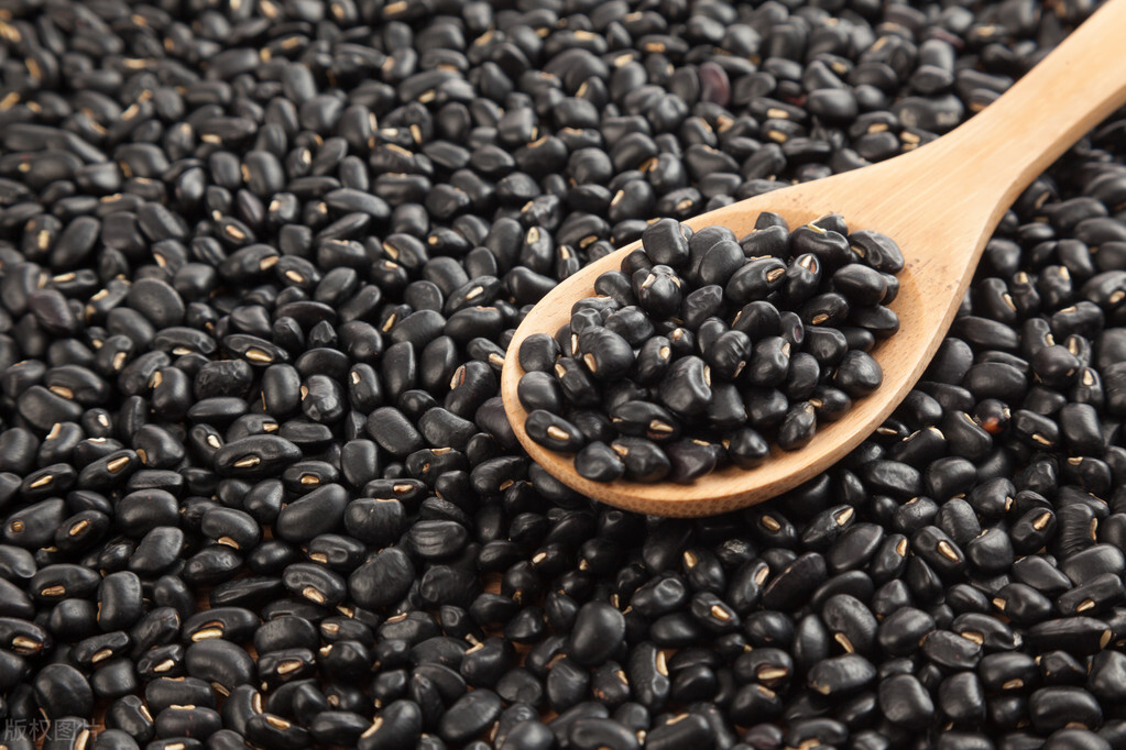 What are the nutritional values of black beans, how to distinguish between true and false black