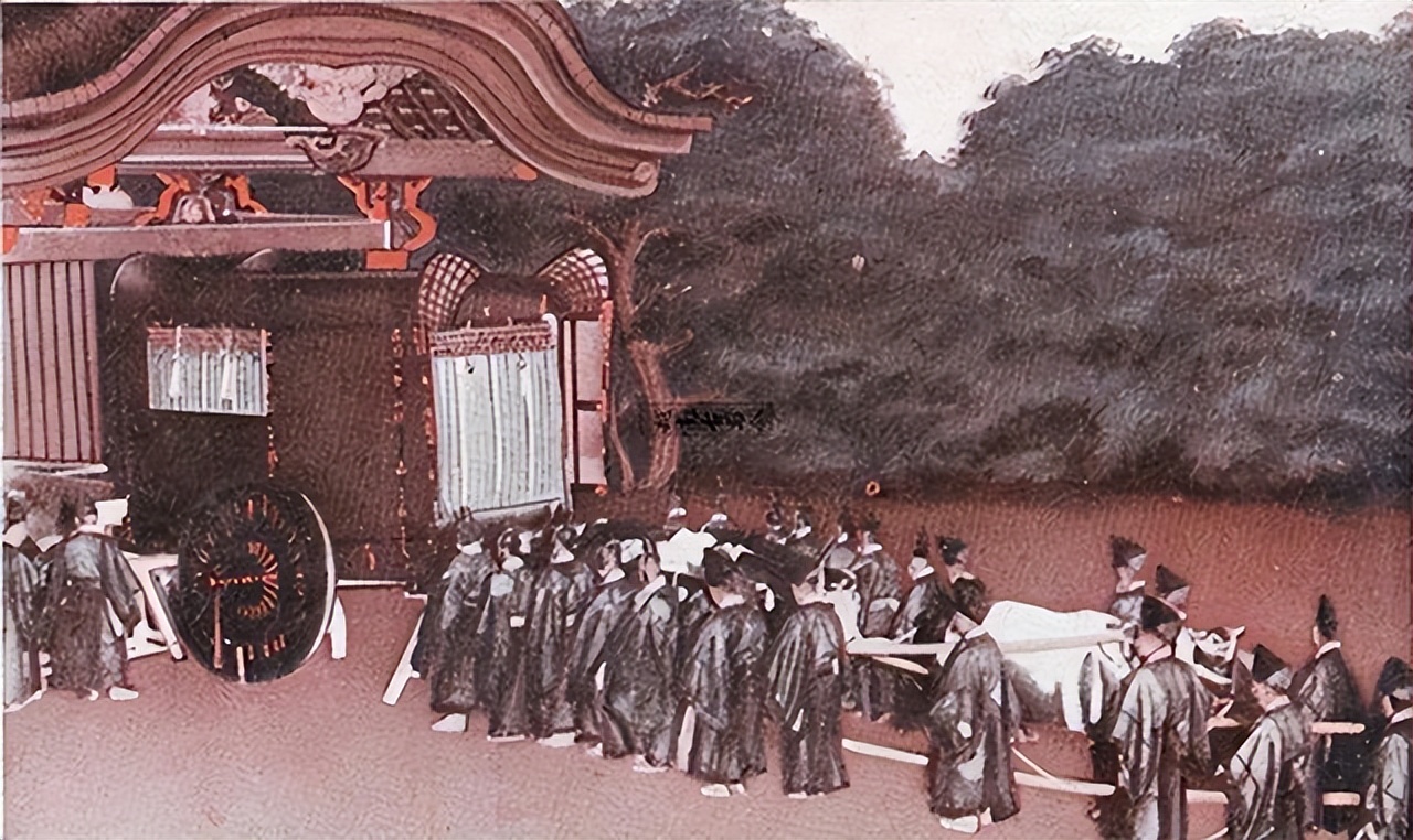 The Evolution of the Funeral System of Japanese Empresses and Emperors