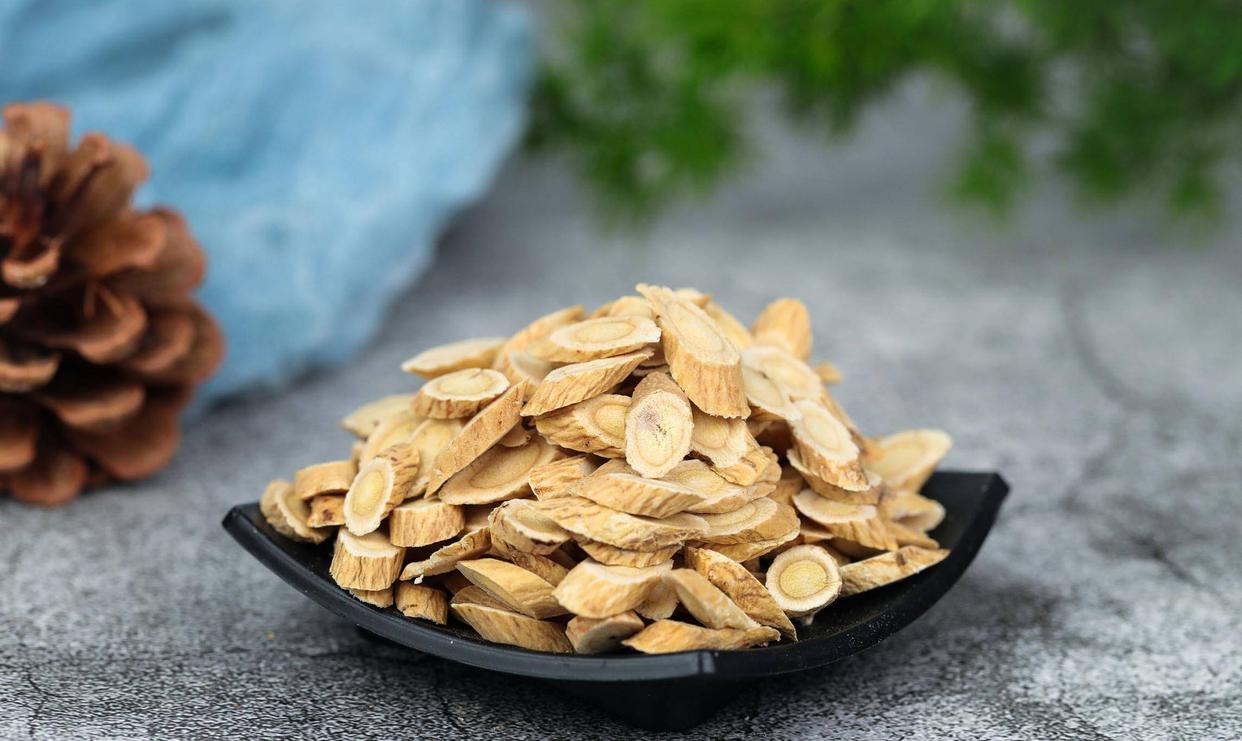 Afraid of getting angry when taking astragalus?Astragalus has a "perfect match", drinking it