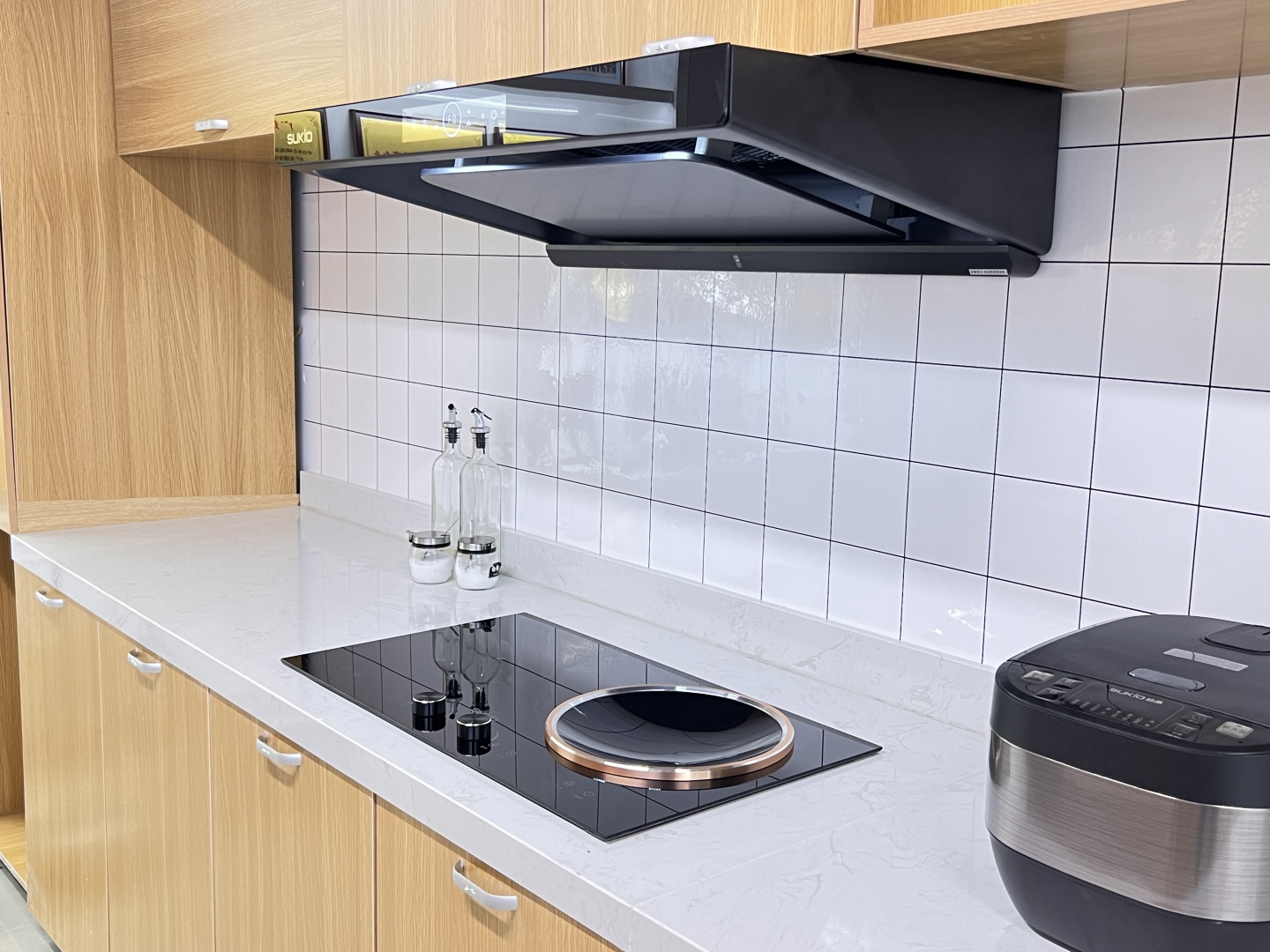 What is the rated power of the household induction cooker? How to save