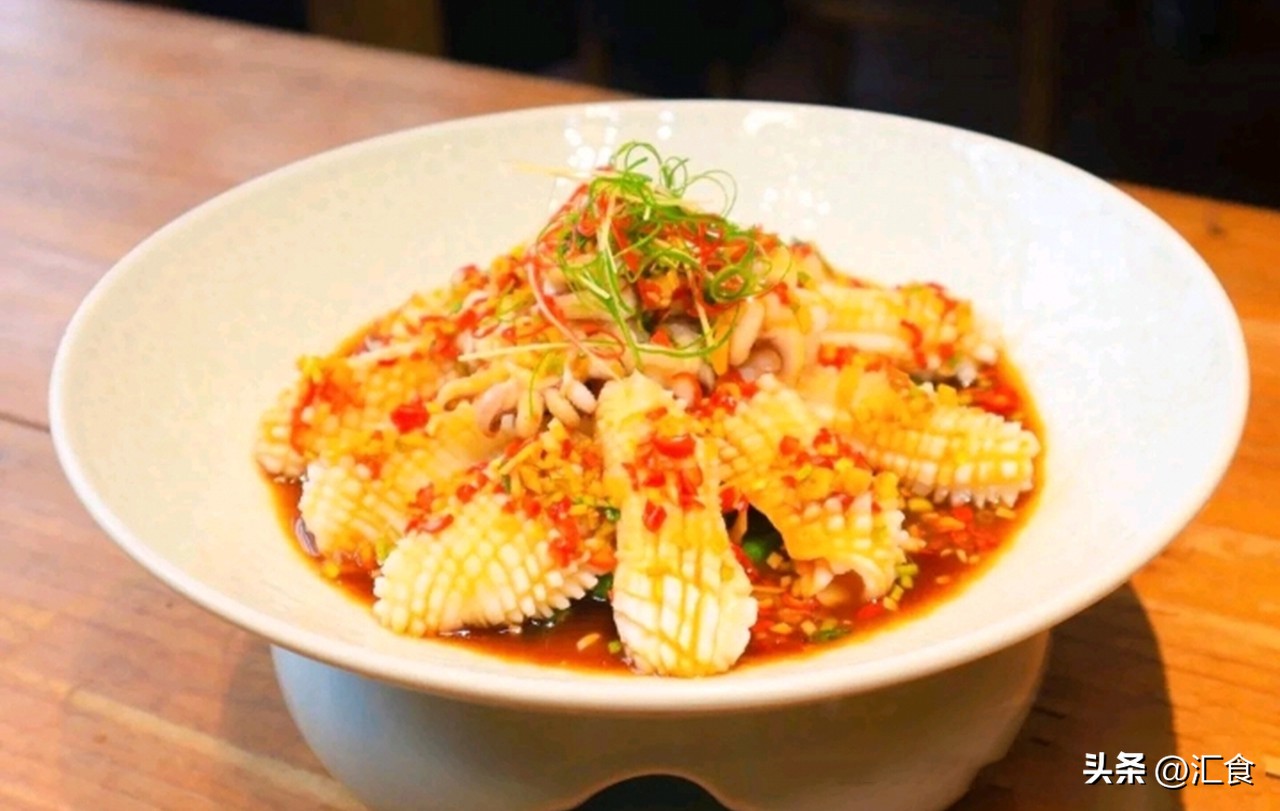 Sautéed cuttlefish, chicken with green pepper in oyster sauce