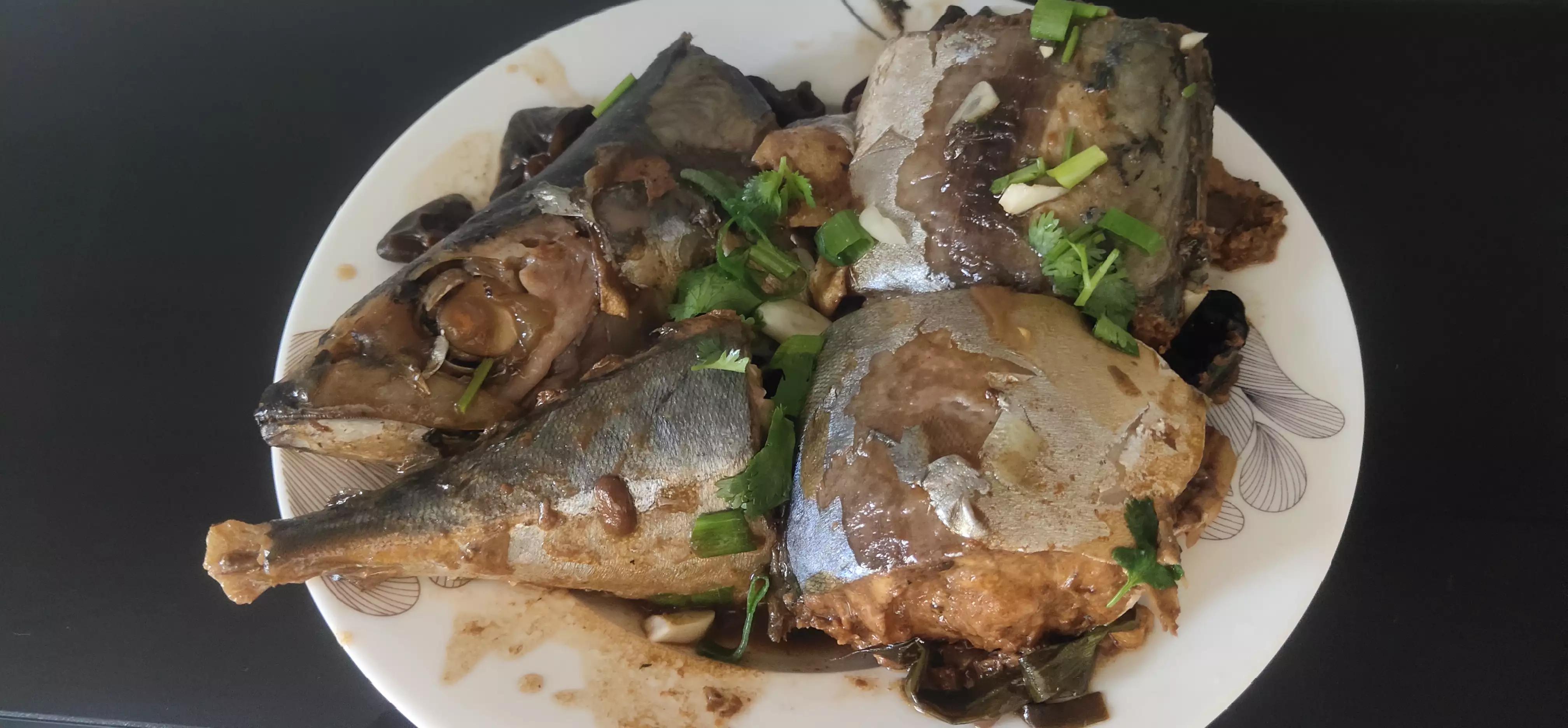 Lunch for two, braised mackerel and mackerel, I like it.Simple, three