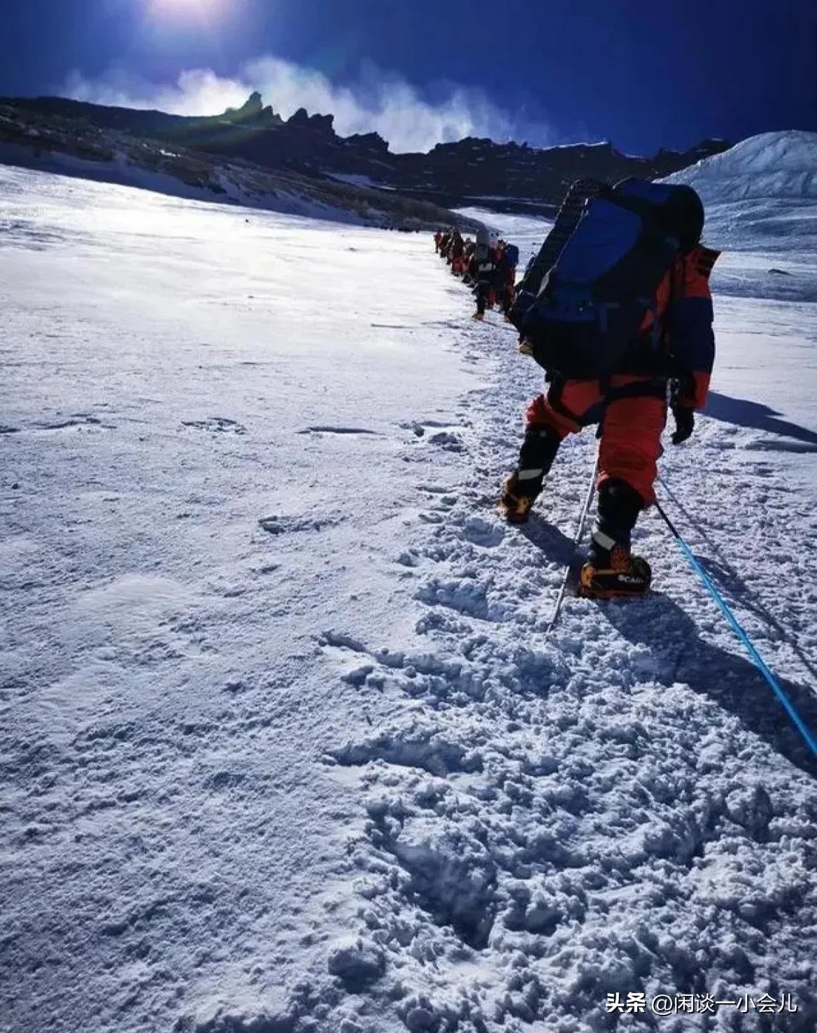 There are frequent distress incidents on the summit of Mount Everest