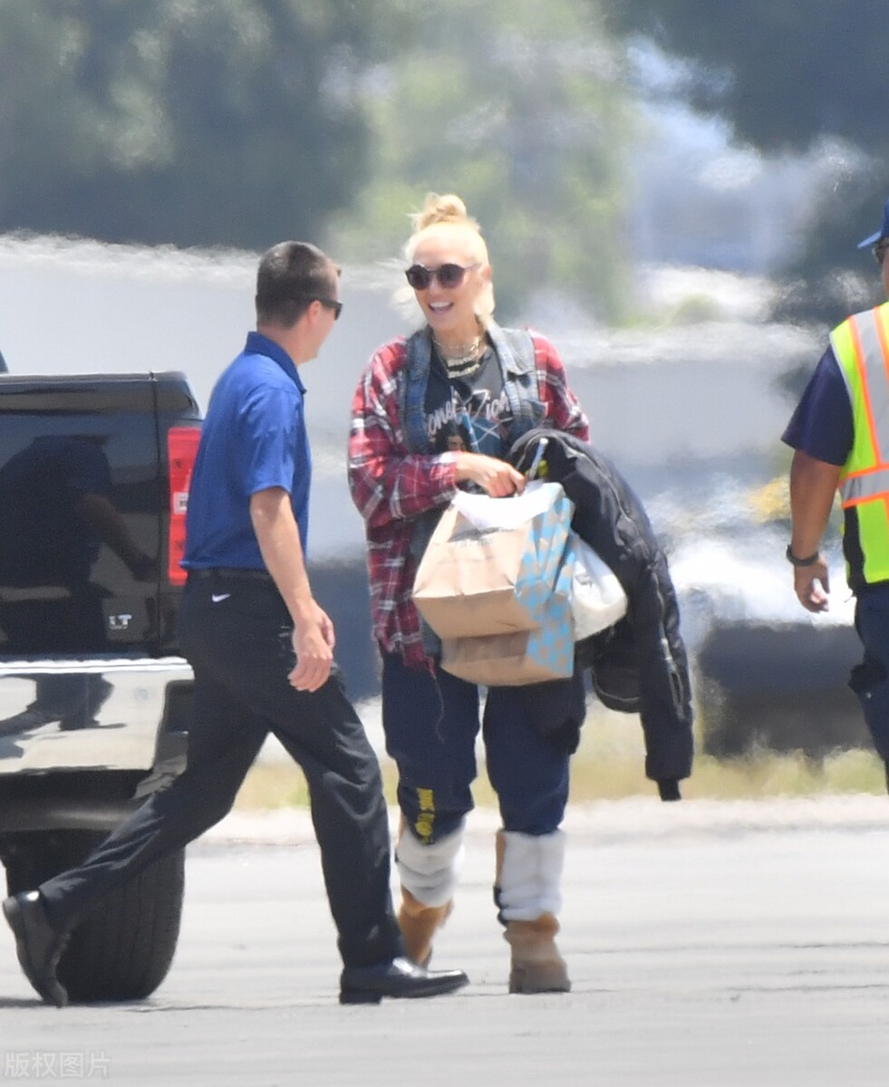 Gwen Stefani and his wife took a private plane to land in Los Angeles