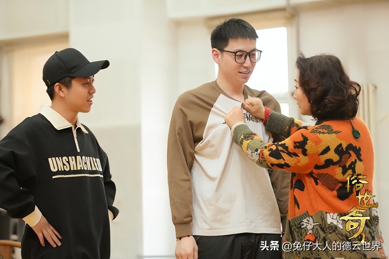 The rehearsal photos of Deyun Club Zhang Jiuling and Wang Jiulong were ...