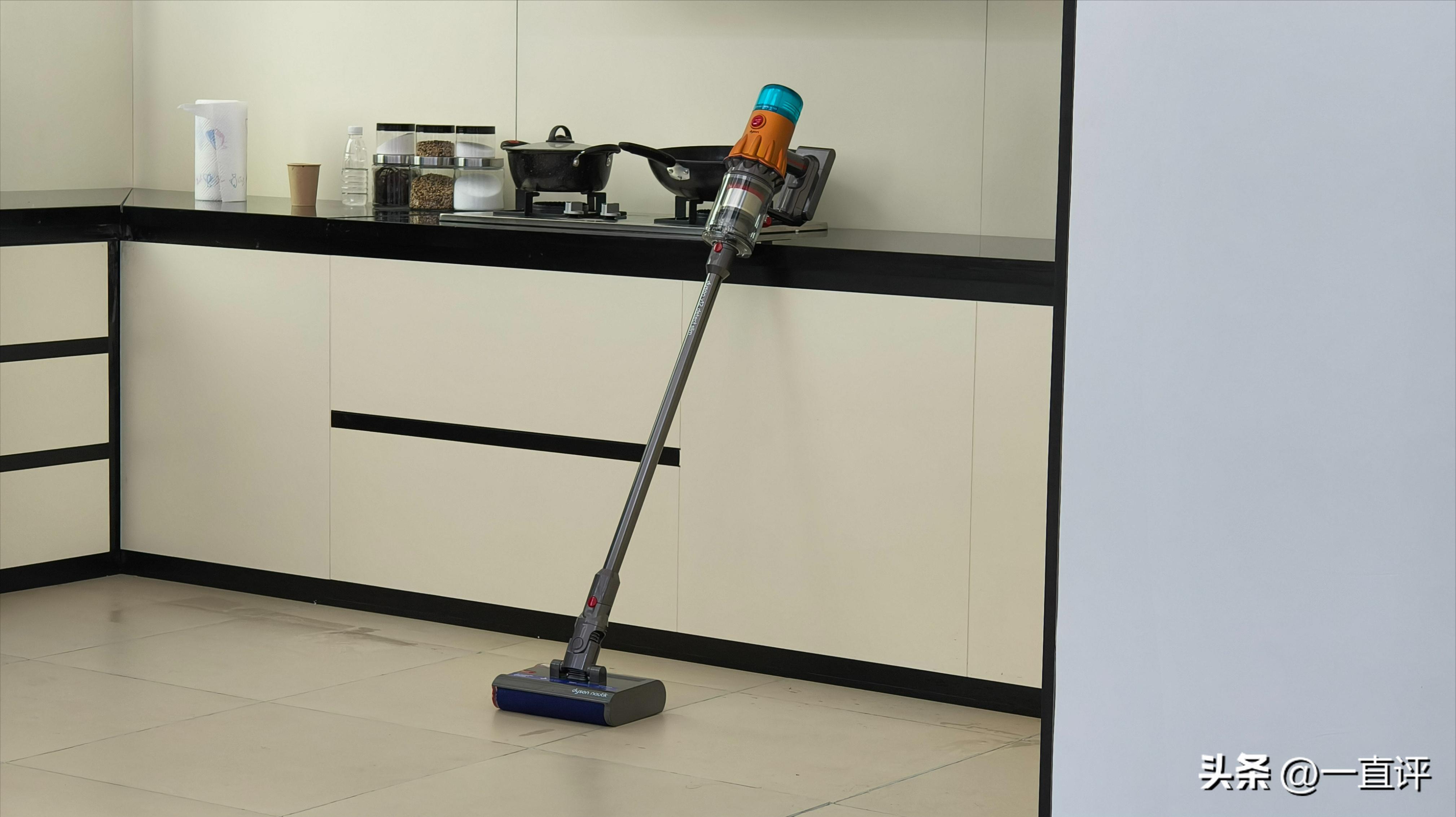 Wet and dry allaround, Dyson V12 Detect Slim Nautik scrubbing vacuum