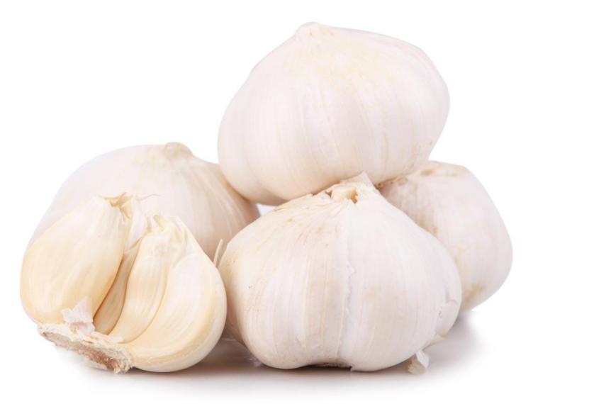 Rub garlic on the eyebrows twice, or it can help us solve these problems, you may as well try