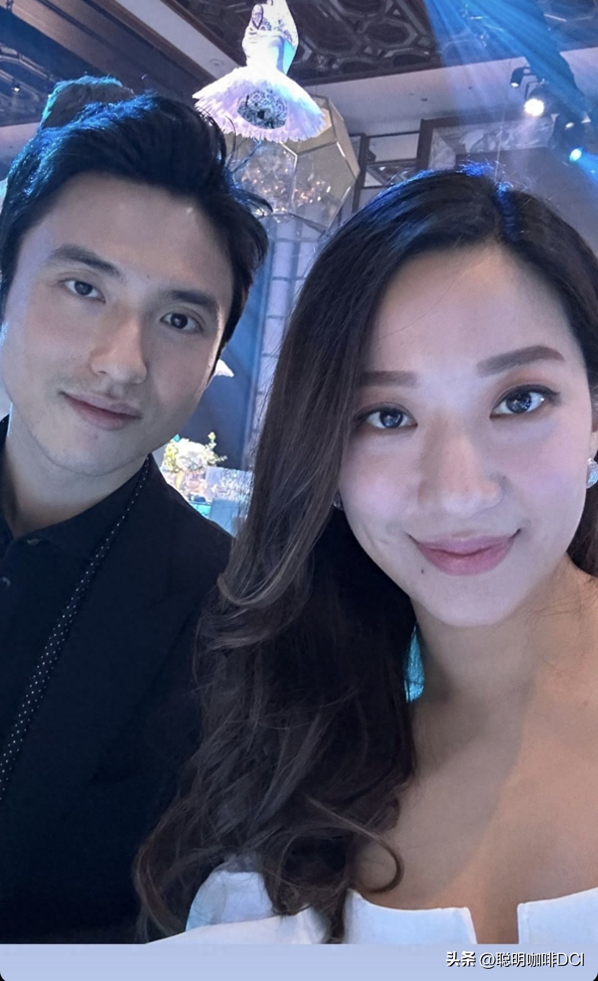Wang Yuanyuan accompanied her mother-in-law to the dinner party ...