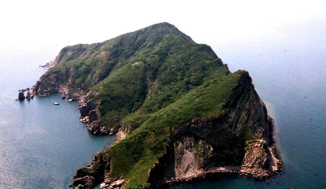 Dalian Snake Island has more than 20,000 snakes, dormant twice a year ...