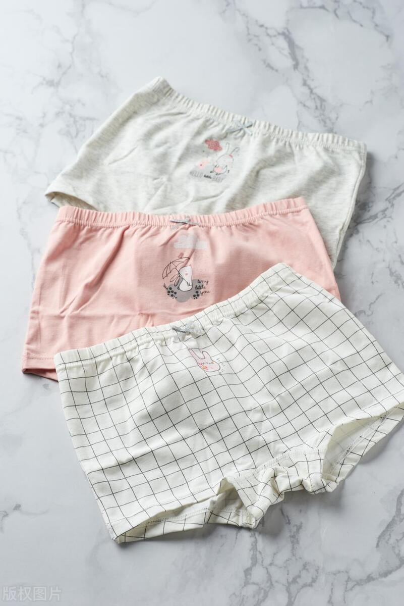 Should children wear underwear? Are your kids dressed right? iNEWS