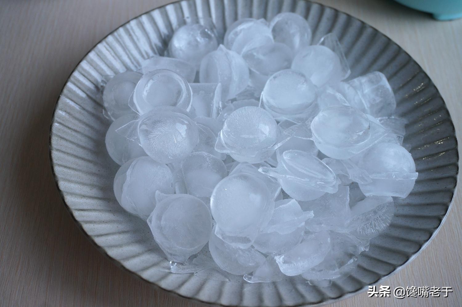 Why is KFC frozen ice cubes transparent, but my frozen ice cubes are ...