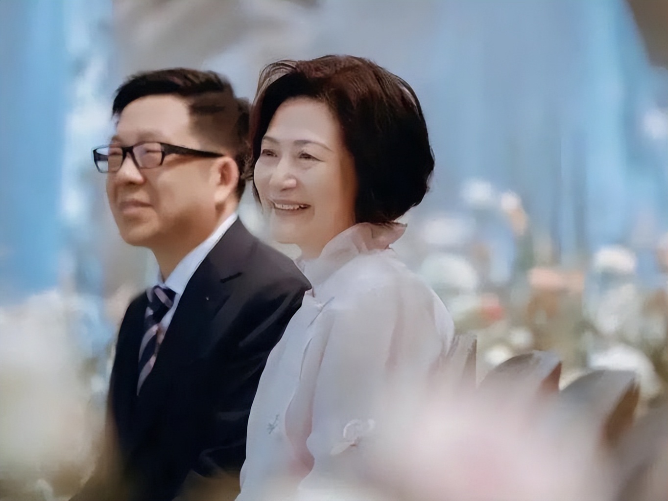 He Chaolian's family returned home after their honeymoon, Dou Xiao