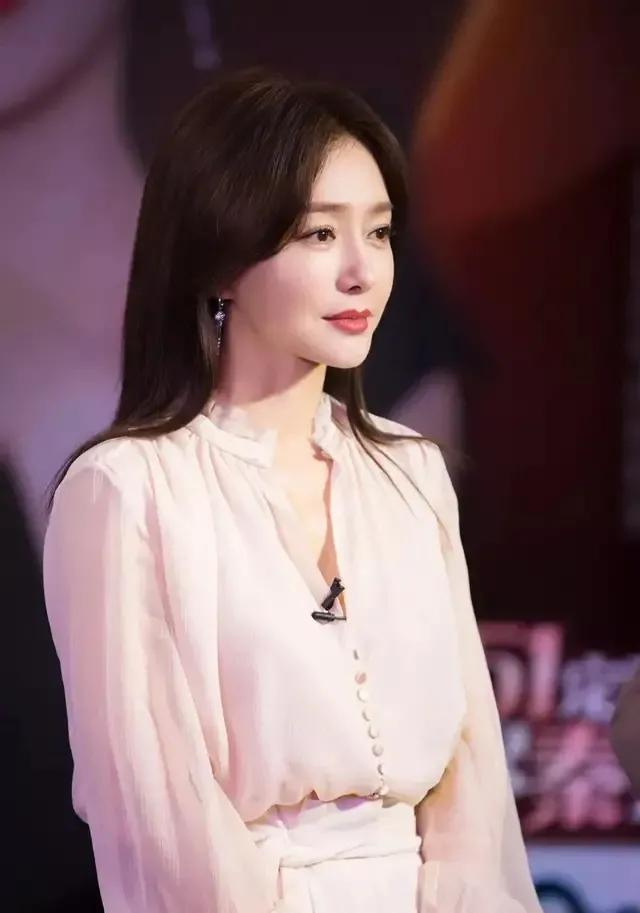 Qin Lan is so beautiful, why can't he catch fire? iNEWS