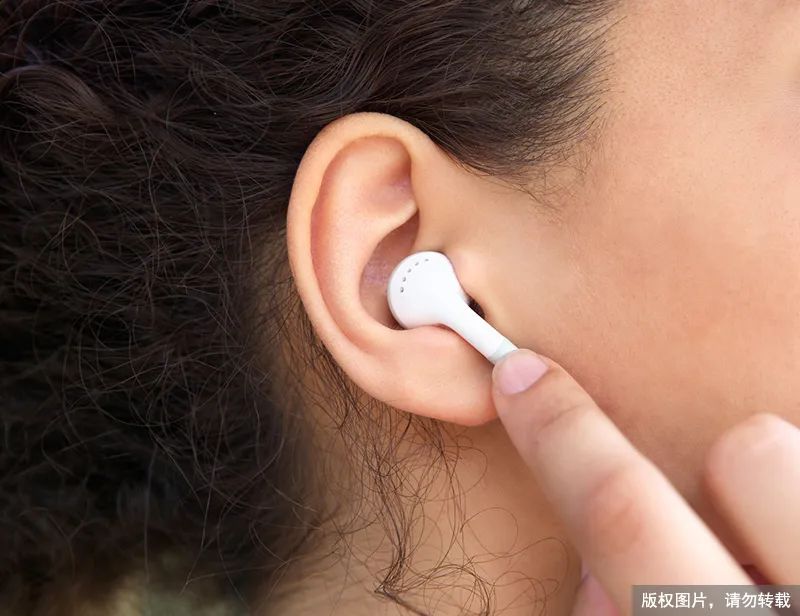 Does wearing headphones for long periods of time damage your hearing?Which is better, noise