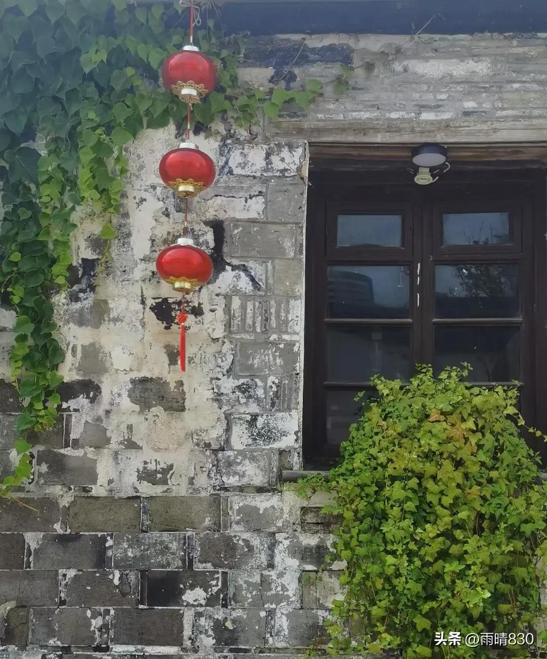 In the red and green of Qingguo Lane, I just hope that I can walk ...