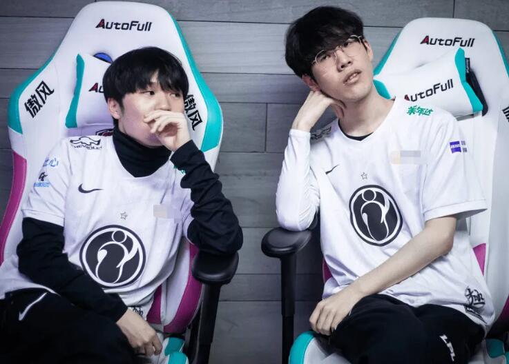 Theshy is grateful, donating more money to children in the