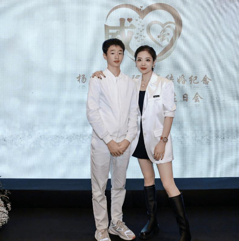 Yang Wei celebrates his son's birthday. 14-year-old Yang Yangyang ...