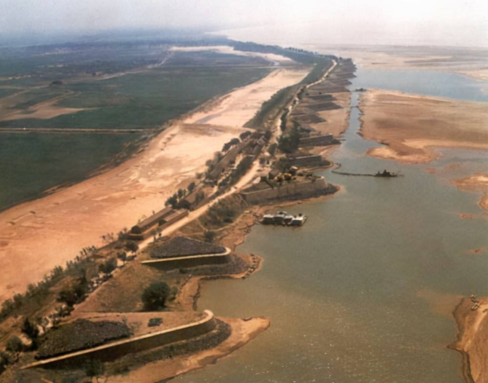 The "hanging river" in the lower reaches of the Yellow River ...