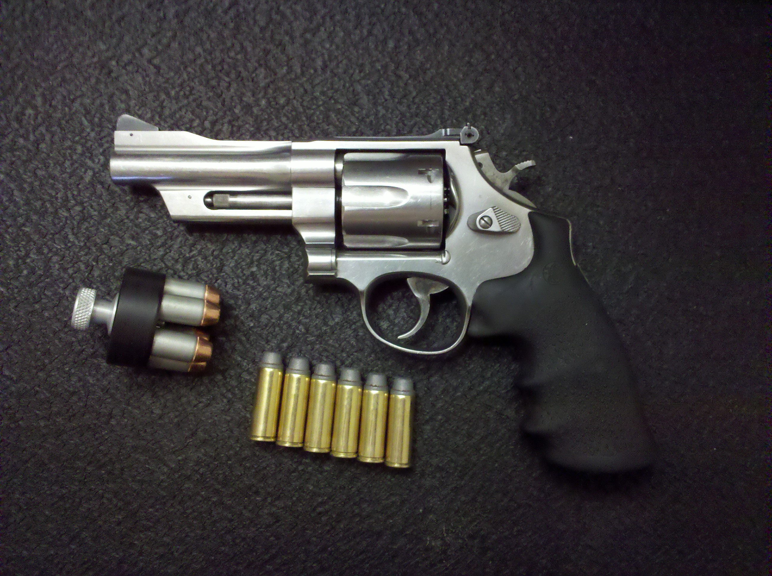 Smith & Wesson M625 revolver - iNEWS