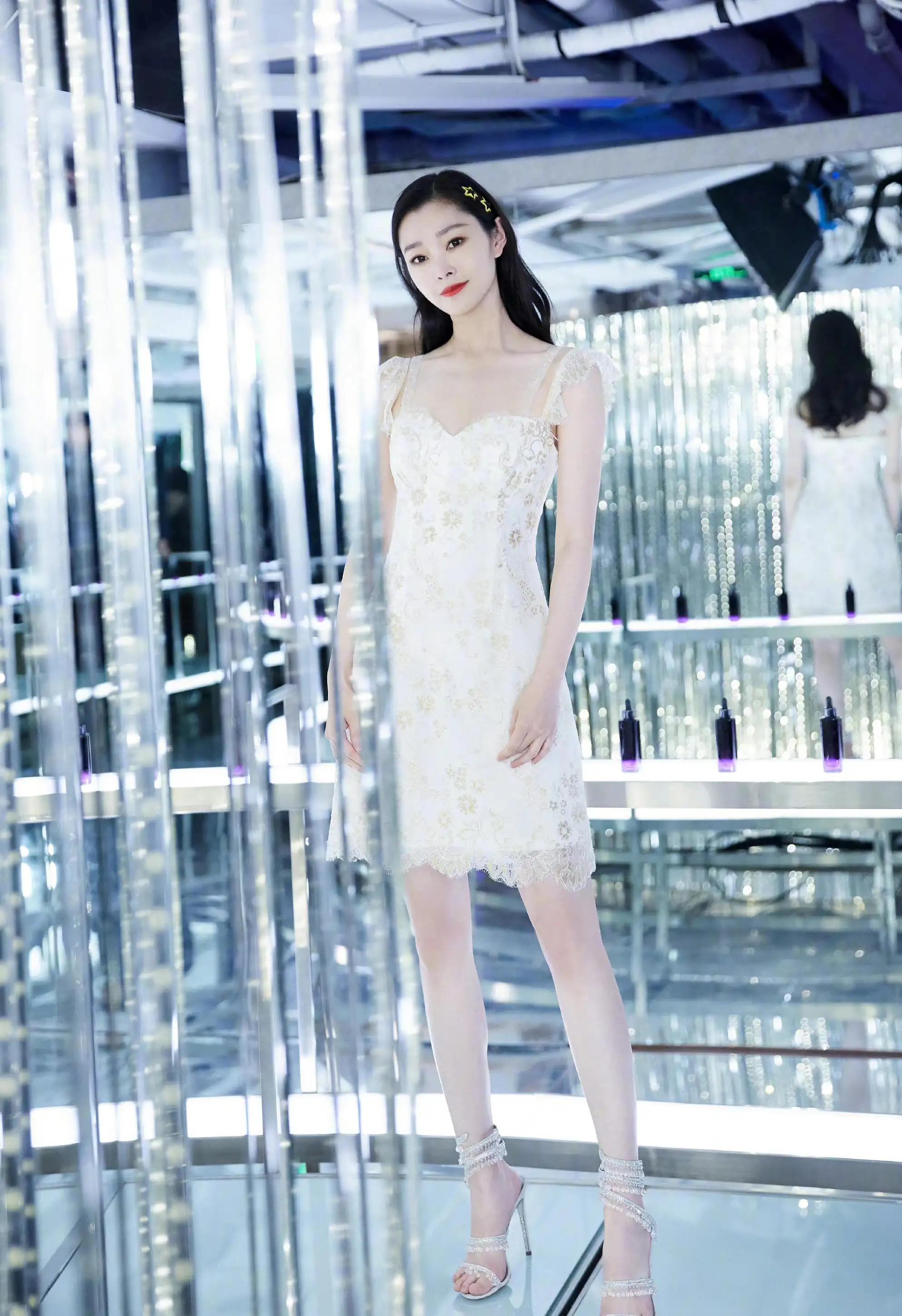 Song Yi's beauty can be remembered at a glance, it's really beautiful ...