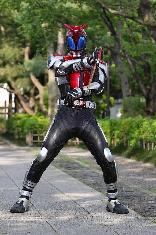 Kamen Rider KABUTO!Introduction to full knight form - iNEWS