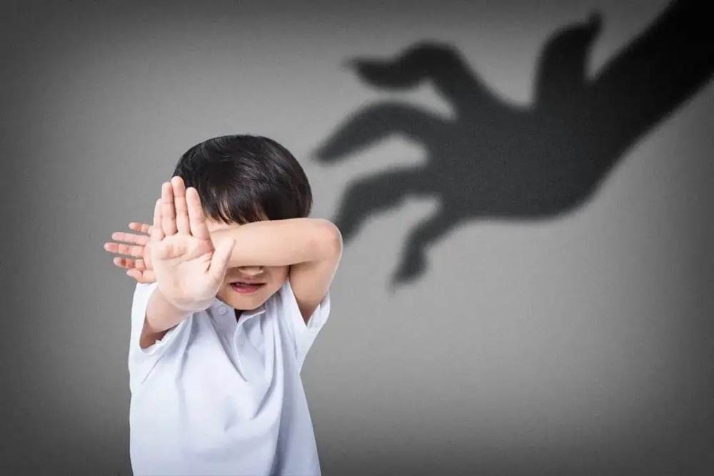 How do you deal with a child hitting a parent for the first time?Look