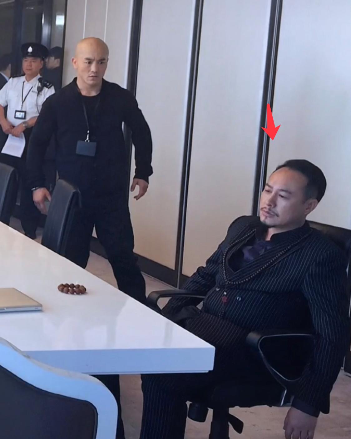 Monk Yilong showed off the filming scene, and Zhang Songwen was full of ...
