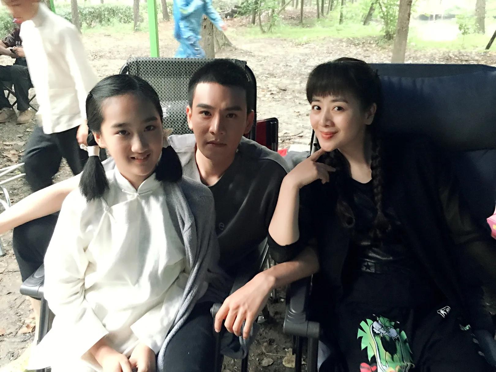 經超一家逛公園，被網友喊話經超娛樂圈好男人太少了你可別翻車呀 - 頭條匯