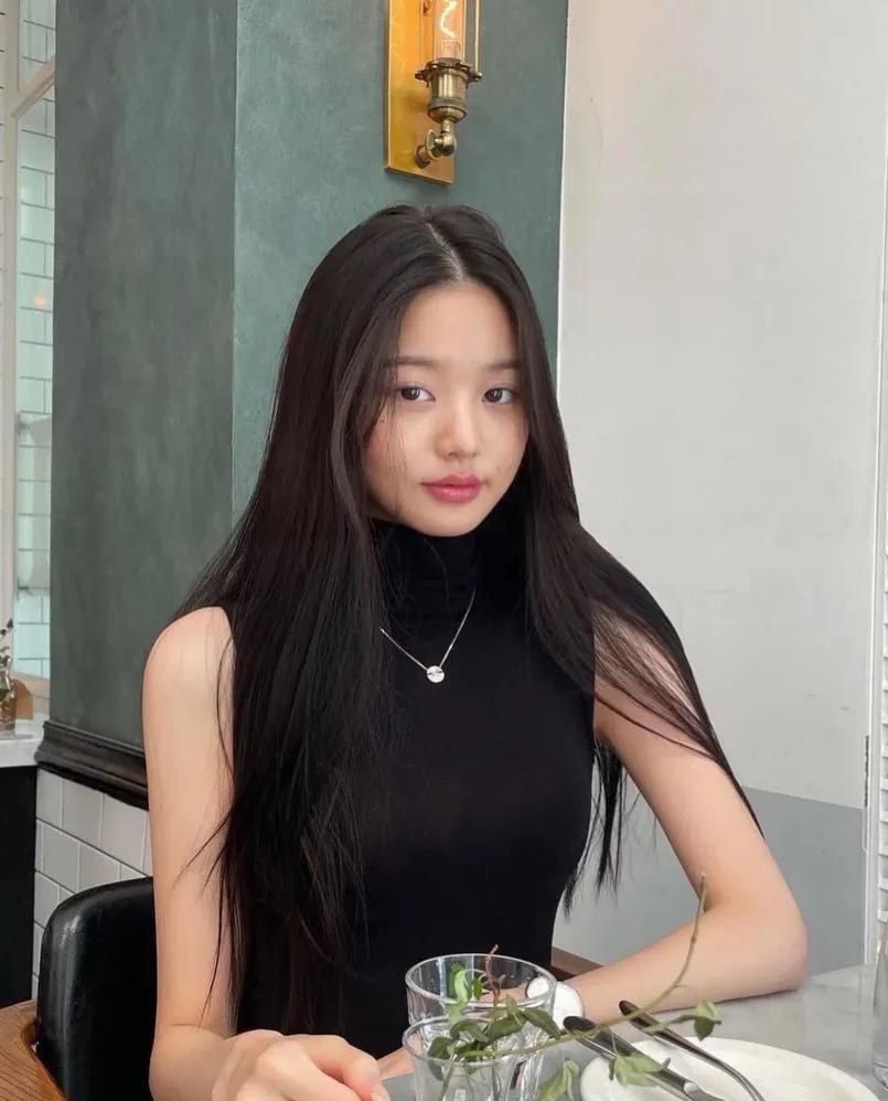 The 14yearold Korean idol who debuted in the C position has a high