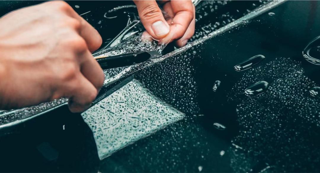 The first sister of Mo said What are the materials of the invisible