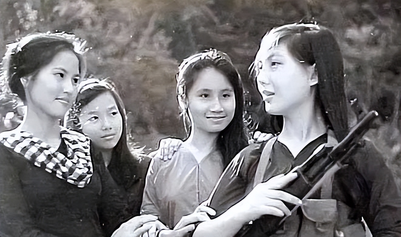 Soldier Huang Ganzong was kidnapped by 2 Vietnamese female soldiers for 13  years. After returning to China: I hope to bring them back - iNEWS