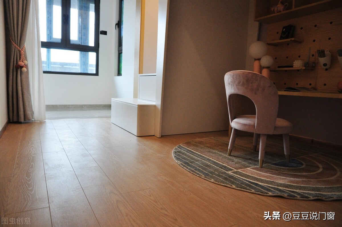 Close the balcony and replace the window with the inner window?Or open