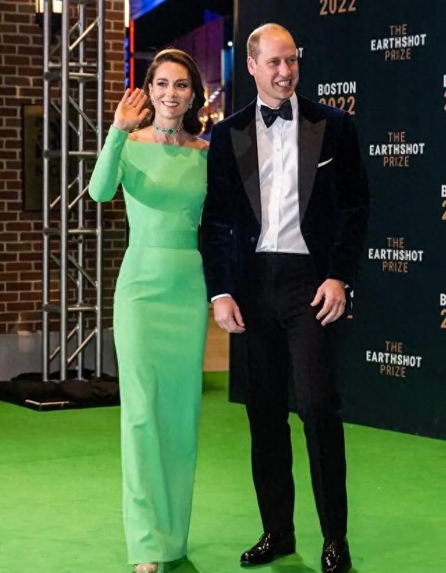 Kate was told by Ross to sleep in separate beds with her husband